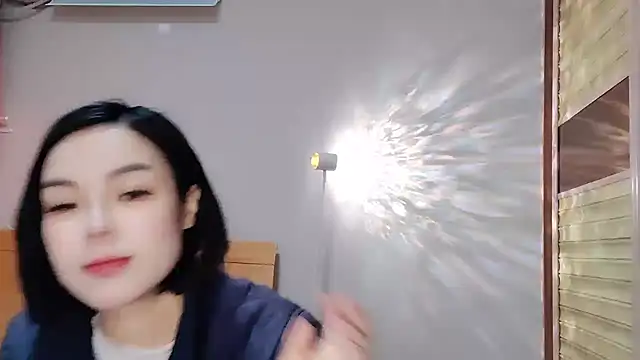 Snapshot of Linda-LL chatting on January 12, 1:00 am Linda-LL online show from January 12, 1:00 am