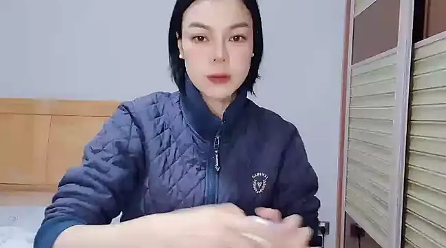 Snapshot of Linda-LL chatting on January 18, 1:19 am Linda-LL online show from January 18, 1:19 am