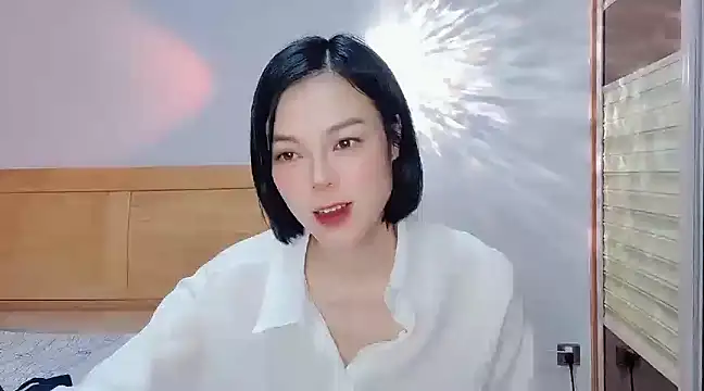 Snapshot of Linda-LL chatting on January 18, 2:23 pm Linda-LL online show from January 18, 2:23 pm