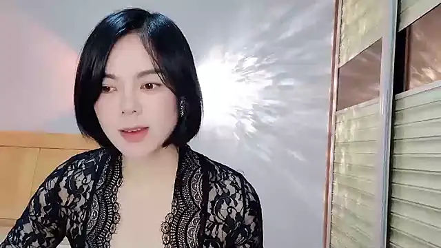 Snapshot of Linda-LL chatting on January 19, 2:15 am Linda-LL online show from January 19, 2:15 am