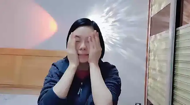 Snapshot of Linda-LL chatting on January 20, 12:57 am Linda-LL online show from January 20, 12:57 am