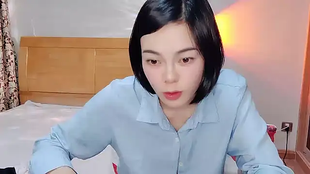 Snapshot of Linda-LL chatting on February 2, 2:45 pm Linda-LL online show from February 2, 2:45 pm