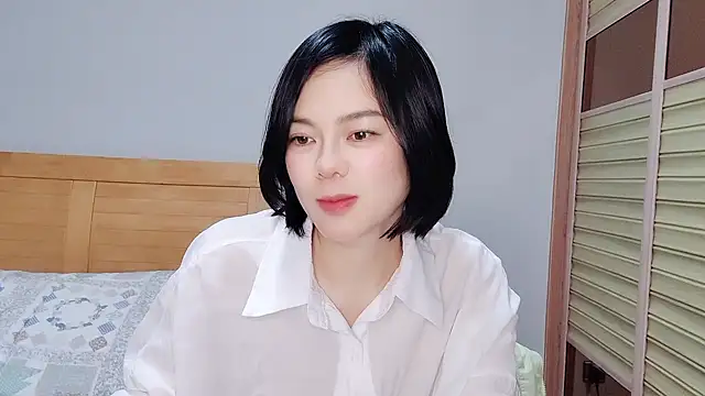 Snapshot of Linda-LL chatting on February 6, 7:24 am Linda-LL online show from February 6, 7:24 am