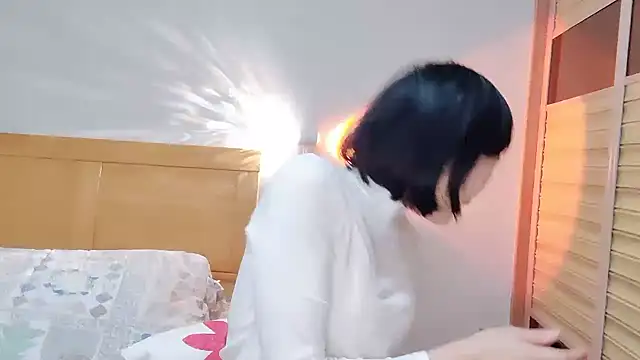 Snapshot of Linda-LL chatting on February 9, 11:25 am Linda-LL online show from February 9, 11:25 am