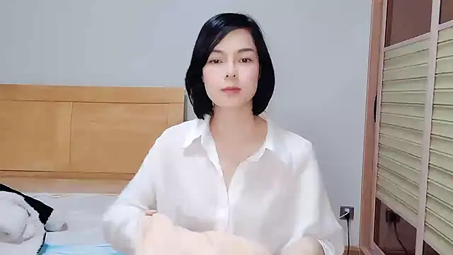 Snapshot of Linda-LL chatting on February 13, 8:38 am Linda-LL online show from February 13, 8:38 am