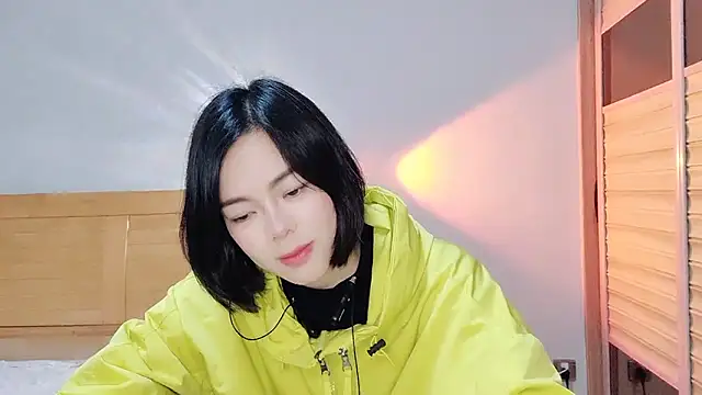 Snapshot of Linda-LL chatting on February 16, 6:10 am Linda-LL online show from February 16, 6:10 am