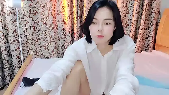 Snapshot of Linda-LL chatting on February 17, 5:47 am Linda-LL online show from February 17, 5:47 am