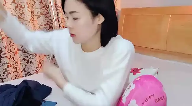 Snapshot of Linda-LL chatting on February 19, 6:00 am Linda-LL online show from February 19, 6:00 am