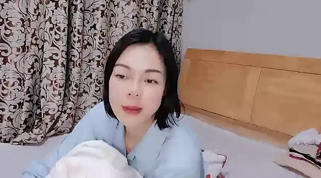 Snapshot of Linda-LL chatting on February 20, 5:55 am Linda-LL online show from February 20, 5:55 am