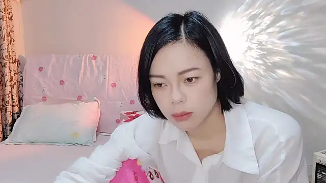 Snapshot of Linda-LL chatting on March 3, 2:36 am Linda-LL online show from March 3, 2:36 am