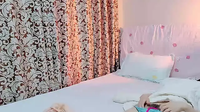 Snapshot of Linda-LL chatting on March 3, 5:42 am Linda-LL online show from March 3, 5:42 am