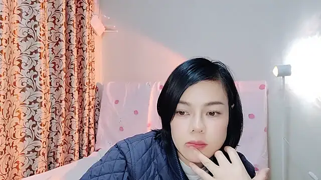 Snapshot of Linda-LL chatting on March 5, 12:00 pm Linda-LL online show from March 5, 12:00 pm