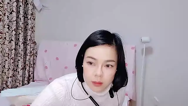 Snapshot of Linda-LL chatting on March 6, 2:18 pm Linda-LL online show from March 6, 2:18 pm