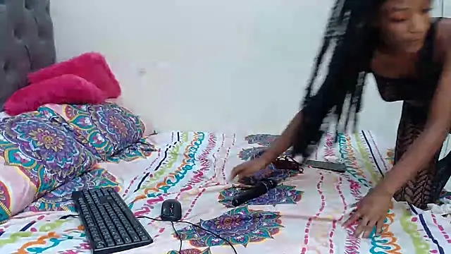 Snapshot of SHANTYBABE chatting on December 6, 1:18 am SHANTYBABE online show from December 6, 1:18 am