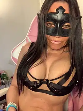 vicvictoriax online show from March 3, 9:15 pm