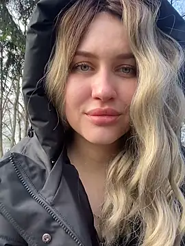 KikiWatson online show from December 19, 11:07 am