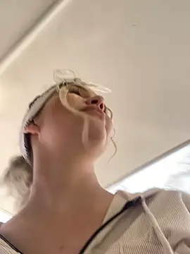 KikiWatson online show from March 13, 10:15 am