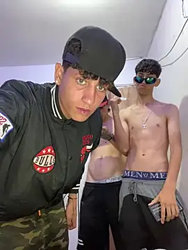 Snapshot of LatinBoysxxx chatting on February 8, 6:22 pm LatinBoysxxx online show from February 8, 6:22 pm