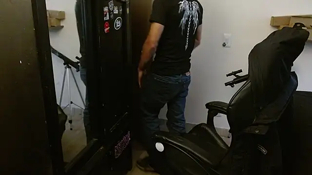 kv   xxx  online show from April 17, 8:45 pm