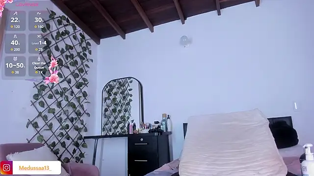 medussa13  online show from March 21, 12:10 pm