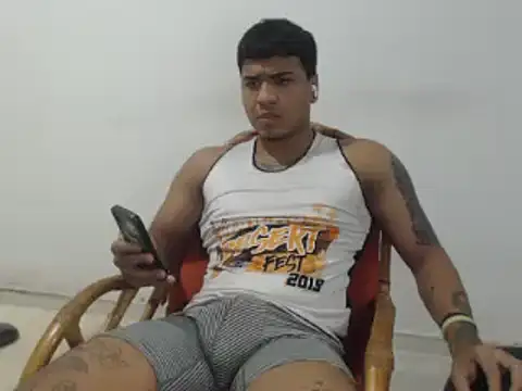 Snapshot of camiloacosta321 chatting on January 6, 8:14 am camiloacosta321 online show from January 6, 8:14 am