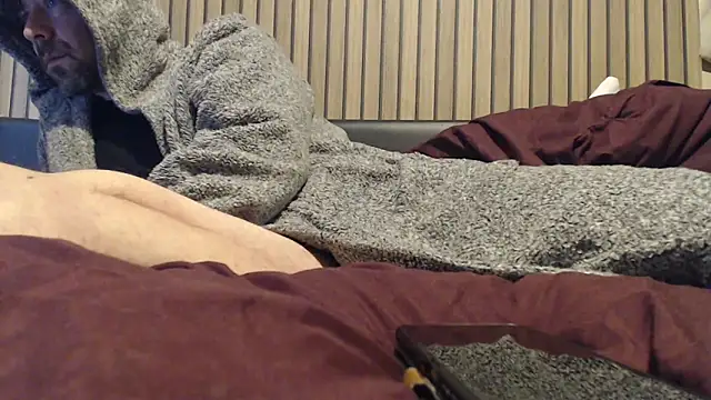 Snapshot of willybewild chatting on March 3, 9:44 am willybewild online show from March 3, 9:44 am