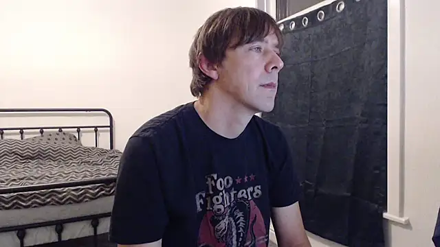 Snapshot of willybewild chatting on October 25, 1:24 am willybewild online show from October 25, 1:24 am