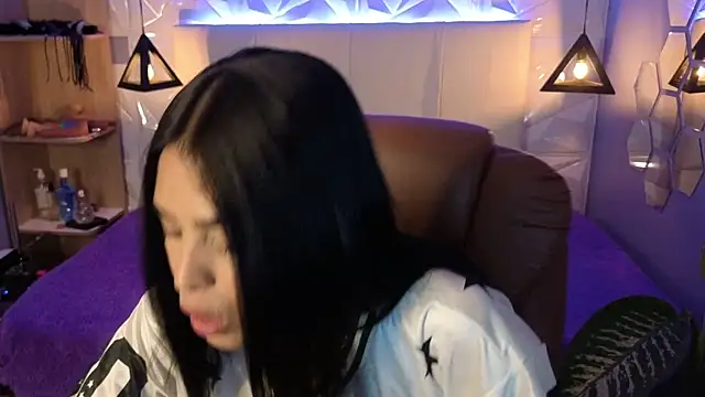 AlessiaVal  online show from December 18, 5:30 pm