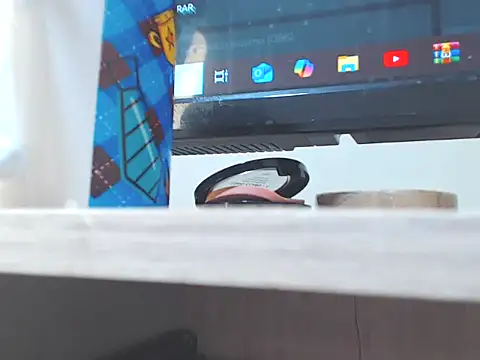 emassquirt28 online show from October 29, 5:42 am