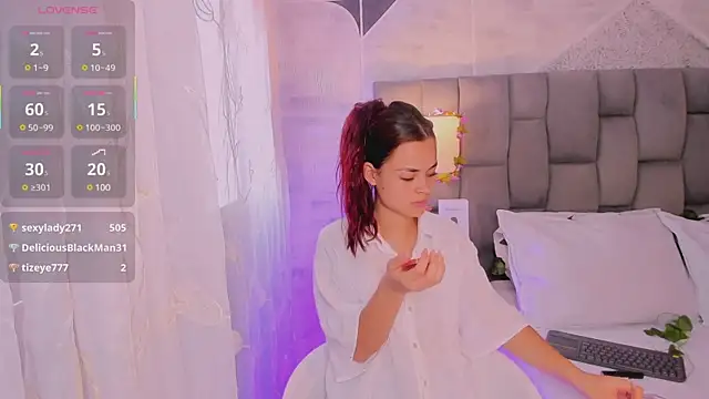 HannaRhodes online show from March 21, 1:56 pm