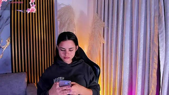 HannaRhodes online show from March 22, 10:51 am