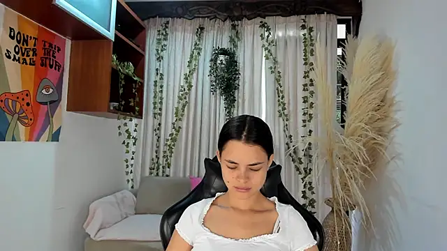 HannaRhodes online show from March 31, 2:39 pm