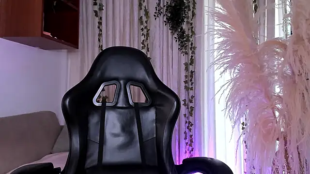 HannaRhodes online show from April 18, 7:58 pm