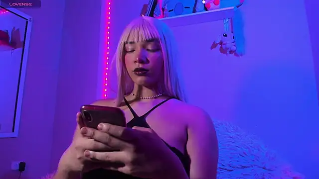 MadelineBenet online show from February 6, 2:22 am