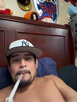 Snapshot of TommyPNP2846 chatting on December 16, 4:23 pm TommyPNP2846 online show from December 16, 4:23 pm