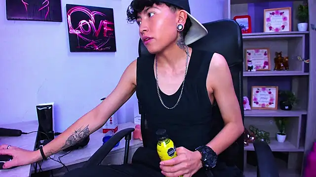 Snapshot of Im_Mathias chatting on October 29, 3:42 am Im Mathias online show from October 29, 3:42 am