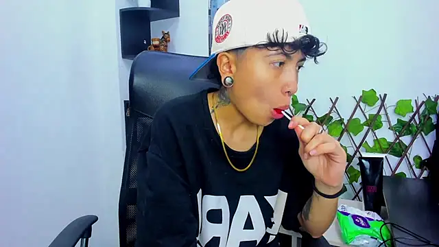 Snapshot of Im_Mathias chatting on November 8, 4:23 am Im Mathias online show from November 8, 4:23 am