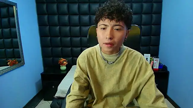 Snapshot of Im_Mathias chatting on November 13, 2:43 am Im Mathias online show from November 13, 2:43 am