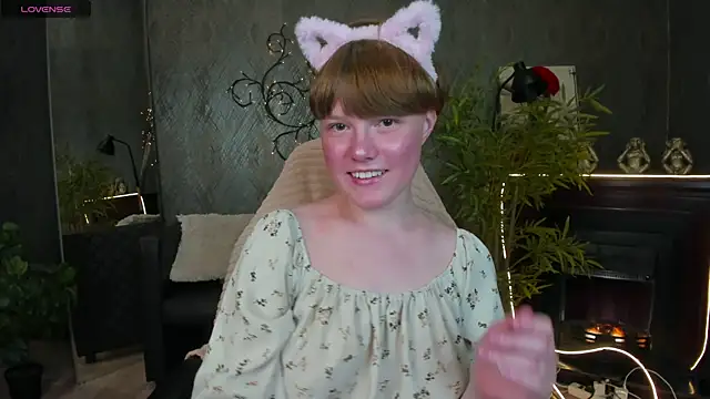 Snapshot of DreamyLuna chatting on July 2, 8:48 pm DreamyLuna online show from July 2, 8:48 pm