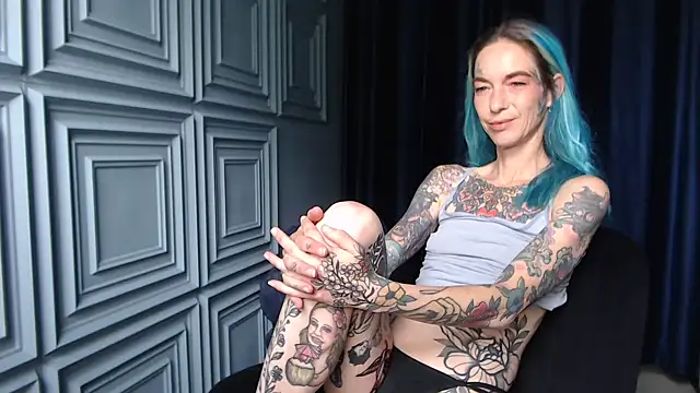 Snapshot of RavenryderUK chatting on June 18, 10:30 am RavenryderUK online show from June 18, 10:30 am