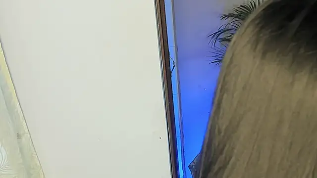 Snapshot of scarlet_hill chatting on January 23, 1:19 am scarlet hill online show from January 23, 1:19 am