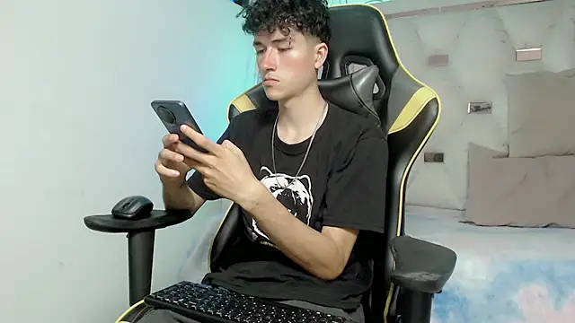 johnny cagee online show from November 13, 4:11 am