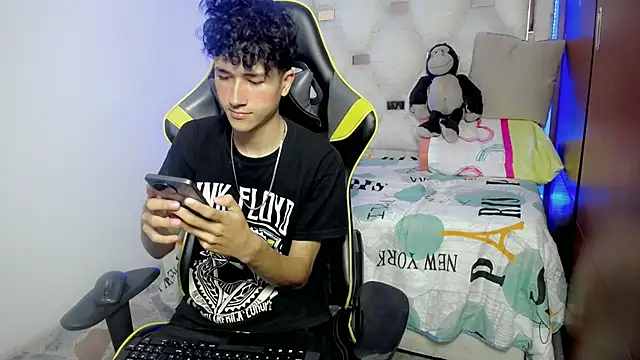 johnny cagee online show from November 22, 3:38 am