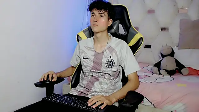 johnny cagee online show from November 28, 6:38 am