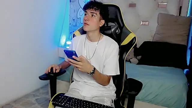 johnny cagee online show from December 14, 3:56 am