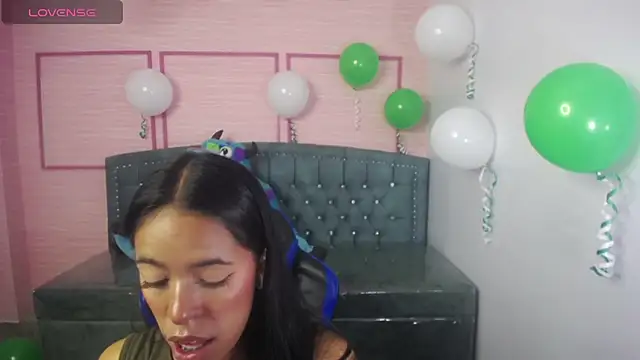 stephania t online show from March 17, 10:49 am