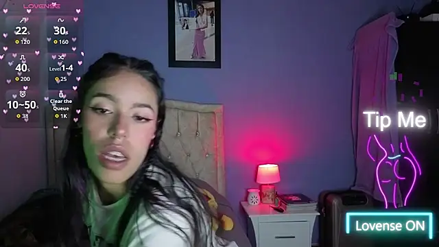 stephania t online show from March 5, 4:58 pm