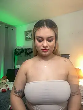 Snapshot of valeria_gomezx chatting on December 17, 5:51 am valeria gomezx online show from December 17, 5:51 am
