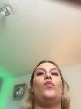 Snapshot of valeria_gomezx chatting on December 19, 11:03 pm valeria gomezx online show from December 19, 11:03 pm