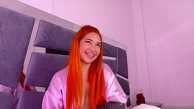 Snapshot of Alba_Grey chatting on December 30, 4:09 am Alba Grey online show from December 30, 4:09 am